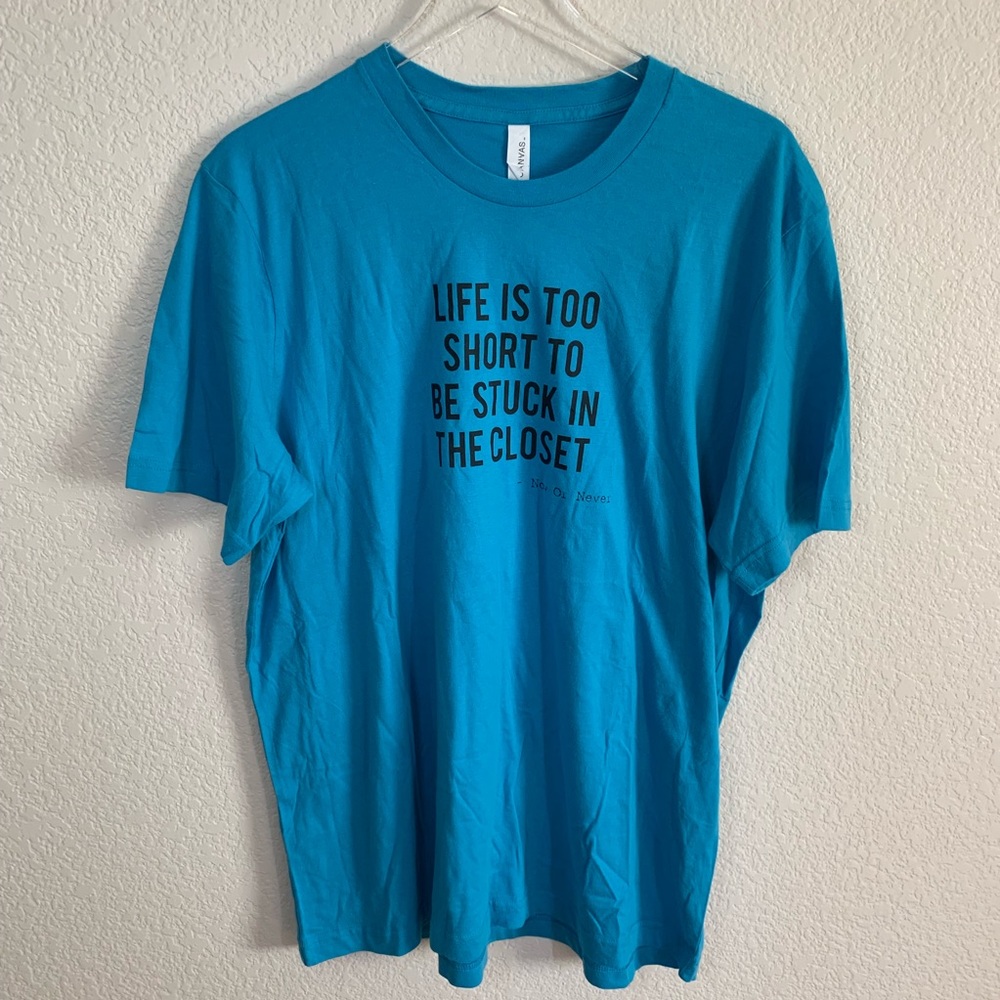 NWT 🌈 Pride graphic tee